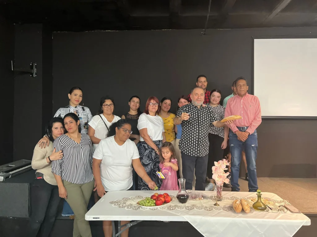 reunión personas centro teológico terapéutico